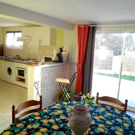Chambres D'hotes Le Clos Du Murier Oda ve Kahvaltı