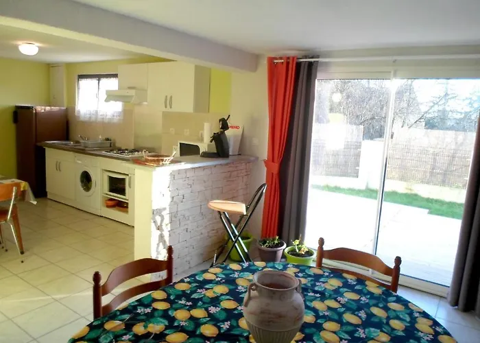 D'hotes Le Clos Du Murier Bed & Breakfast